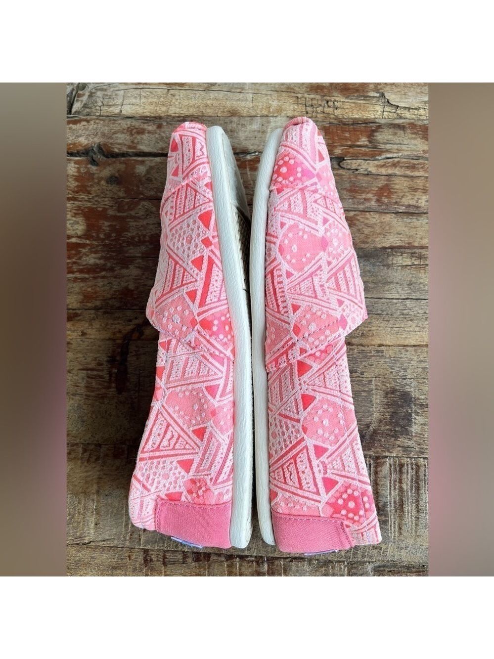 TOMS Women’s Classic Pink Neon Tribal Alpargatas - Picture 4 of 7